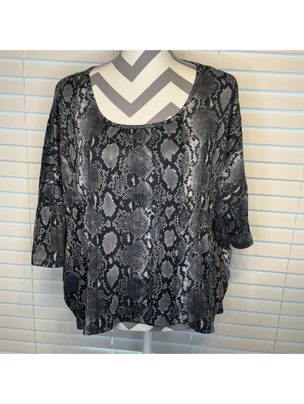 Express Snake Print Oversized Short Sleeve Scoop Neck T Shirt